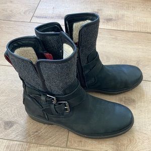 UGG Simmons Shearling lined Moto Boots Booties Black Leather Grey Flannel